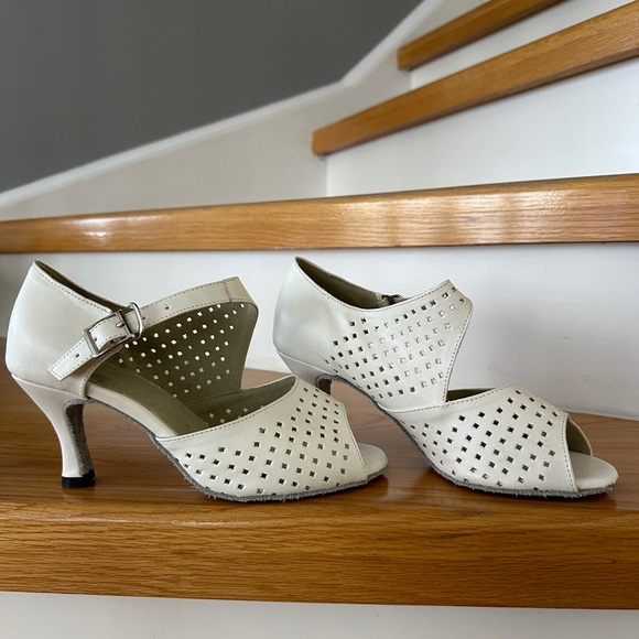 white leather heels 37.5 
heel height 8 cm - Picture 3 of 3